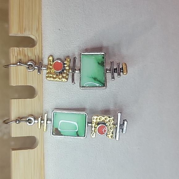 Assymetrical Graphic green earrings - Picture 1 of 5